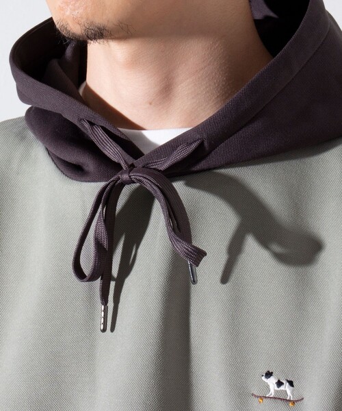 GLOSTER（グロスター）の「【GLOSTER/グロスター】フレンチブルドッグ刺繍  バイカラー パーカー（パーカー・メンズ・セージグリーン/チャコールグレー/グレイッシュベージュ/グレイッシュブルー・S/L/M）」の9枚目の写真