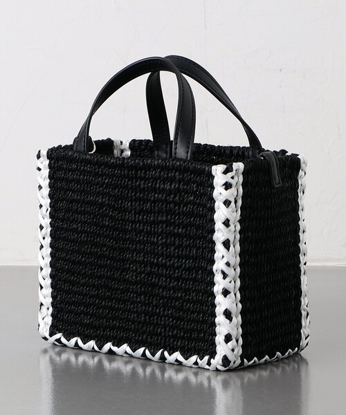 UNITED ARROWS（ユナイテッドアローズ）の「ライン スクエア バッグ（ショルダーバッグ・レディース・ブラック/ナチュラル・FREE）」の18枚目の写真