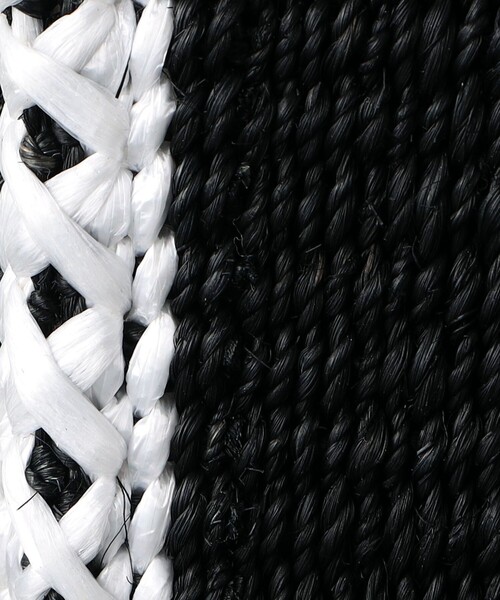 UNITED ARROWS（ユナイテッドアローズ）の「ライン スクエア バッグ（ショルダーバッグ・レディース・ブラック/ナチュラル・FREE）」の21枚目の写真