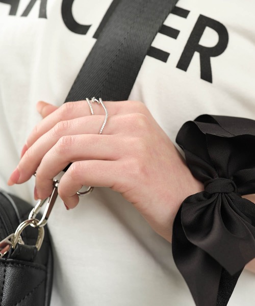 ANOH（アノー）の「ビジューラインダブルフィンガーリング（リング・レディース・ゴールド/シルバー・FREE）」の8枚目の写真