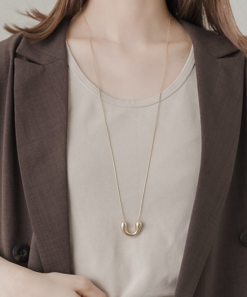 SMELLY（スメリー）の「ニュアンスカーブループタイネックレス（ネックレス・レディース・ゴールド・-）」の3枚目の写真