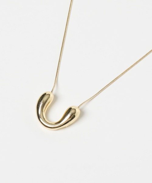 SMELLY（スメリー）の「ニュアンスカーブループタイネックレス（ネックレス・レディース・ゴールド・-）」の6枚目の写真