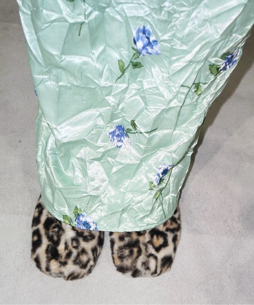 musubore(ムスボレ)の「crush flower satin SK / しわしわプリーツスカート(スカート・レディース・グレー/グリーン・0/1)」の1枚目の写真