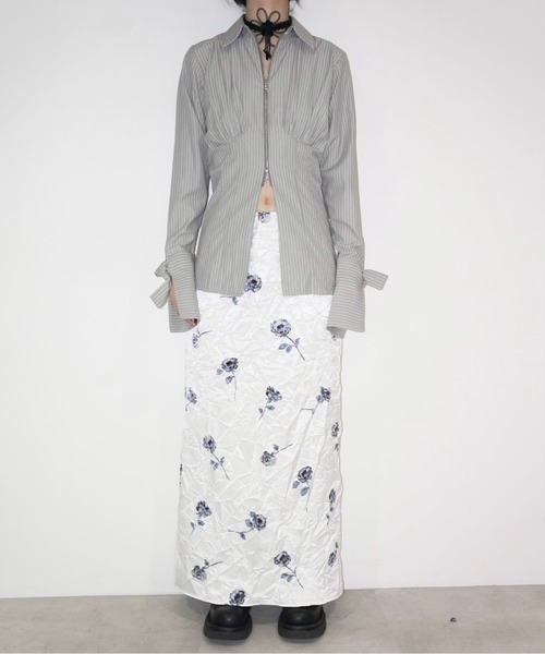 musubore(ムスボレ)の「crush flower satin SK / しわしわプリーツスカート(スカート・レディース・グレー/グリーン・0/1)」の20枚目の写真