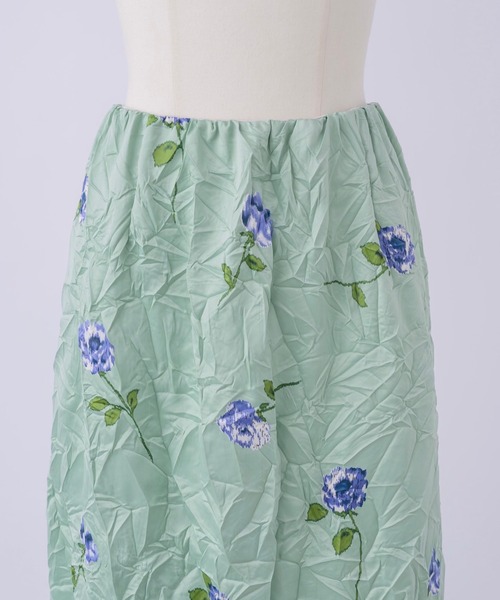 musubore(ムスボレ)の「crush flower satin SK / しわしわプリーツスカート(スカート・レディース・グレー/グリーン・0/1)」の16枚目の写真