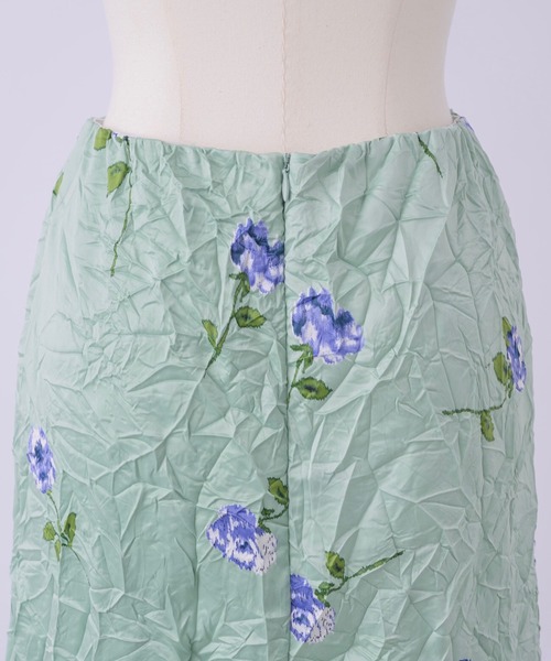 musubore(ムスボレ)の「crush flower satin SK / しわしわプリーツスカート(スカート・レディース・グレー/グリーン・0/1)」の15枚目の写真