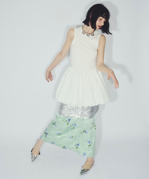 musubore(ムスボレ)の「crush flower satin SK / しわしわプリーツスカート(スカート・レディース・グレー/グリーン・0/1)」の10枚目の写真