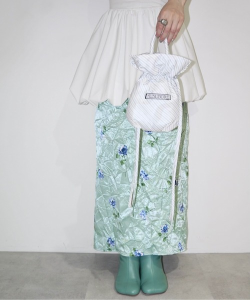 musubore(ムスボレ)の「crush flower satin SK / しわしわプリーツスカート(スカート・レディース・グレー/グリーン・0/1)」の4枚目の写真