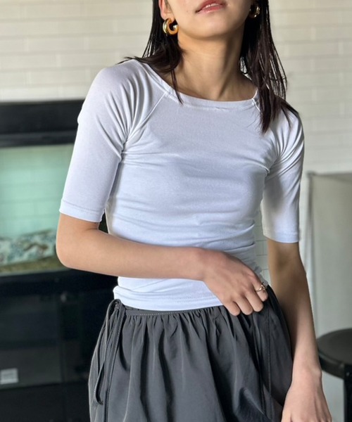 Kotoe（コトエ）の「2WAY ハーフスリーブ 五分袖 オフショルダーカットソー（Tシャツ/カットソー・レディース・ホワイト/ブラック/レッド/グレー/オレンジ・FREE）」の2枚目の写真