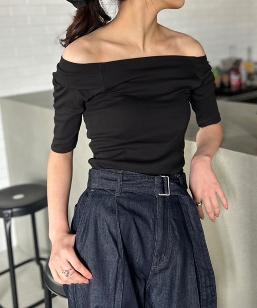 Kotoe（コトエ）の「2WAY ハーフスリーブ 五分袖 オフショルダーカットソー（Tシャツ/カットソー・レディース・ホワイト/ブラック/レッド/グレー/オレンジ・FREE）」の3枚目の写真