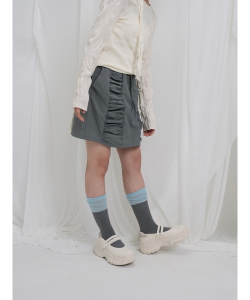Enewd nina（エニュードニーナ）の「【ZOZO限定】ダブルギャザー ミニスカート（スカート・レディース・ブラック/グレー・FREE）」の9枚目の写真