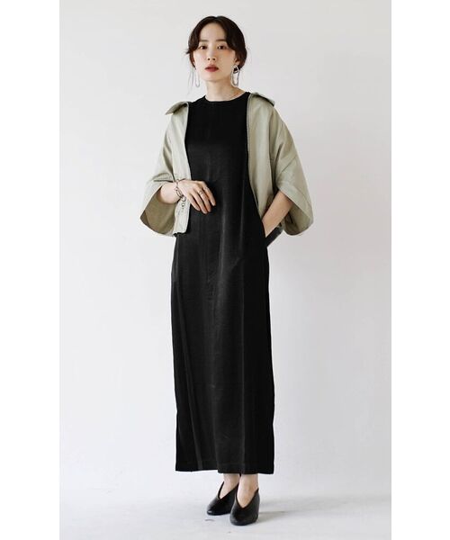 MIMIMEMETE(ミミメメット)の「ノースリーブ サテンワンピース(ワンピース・レディース・ブラック/グレイッシュベージュ・M)」の11枚目の写真