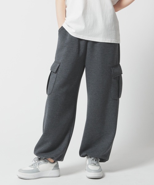 Honeys（ハニーズ）の「カーゴスウェットパンツ（スウェットパンツ・レディース・チャコールグレー/カーキ/アイボリー/ブラック/ピンク・SS/LL/S/L/M）」の3枚目の写真