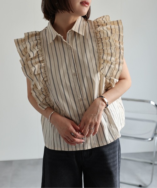 BCBGMAXAZRIA ベージュ フリルシャツ XS（セール】 【WEB限定