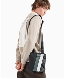 ARMANI EXCHANGE | 【A|X アルマーニ エクスチェンジ】＜オンライン限定＞モノグラム×ストライプ　フラットショルダーバッグ(ショルダーバッグ)