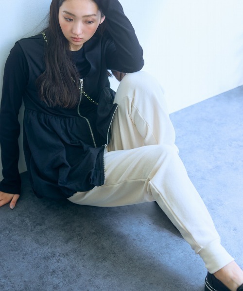 slattgir（スラットジール）の「高身長　裏毛スウェットジョガーパンツ（セットアップ対応）（トールサイズ）Essenave（スウェットパンツ・レディース・アイボリー/ブラック・M/L/LL/3L）」の3枚目の写真