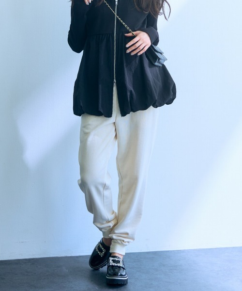 slattgir（スラットジール）の「高身長　裏毛スウェットジョガーパンツ（セットアップ対応）（トールサイズ）Essenave（スウェットパンツ・レディース・アイボリー/ブラック・M/L/LL/3L）」の4枚目の写真