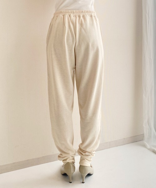 slattgir（スラットジール）の「高身長　裏毛スウェットジョガーパンツ（セットアップ対応）（トールサイズ）Essenave（スウェットパンツ・レディース・アイボリー/ブラック・M/L/LL/3L）」の17枚目の写真