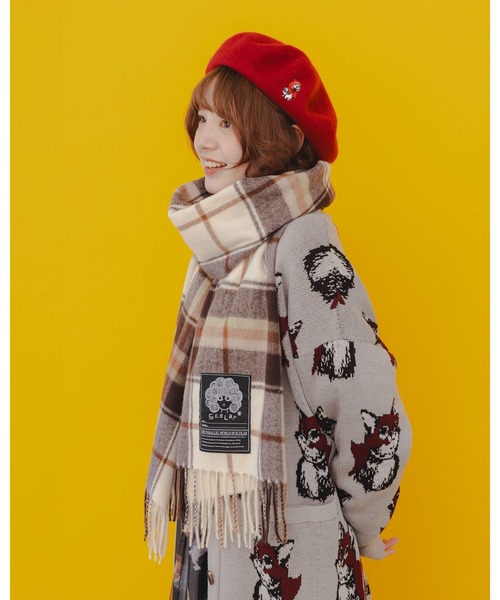 ScoLar(スカラー)の「643330:スカラーちゃんタグ入りチェックマフラー(マフラー・レディース・レッド/グリーン/アイボリー・FREE)」の2枚目の写真
