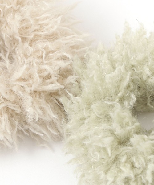 LAKOLE（ラコレ）の「シャギーシュシュ / 204924（シュシュ・レディース・ブラック/ベージュ/ライトグリーン・FREE）」の5枚目の写真