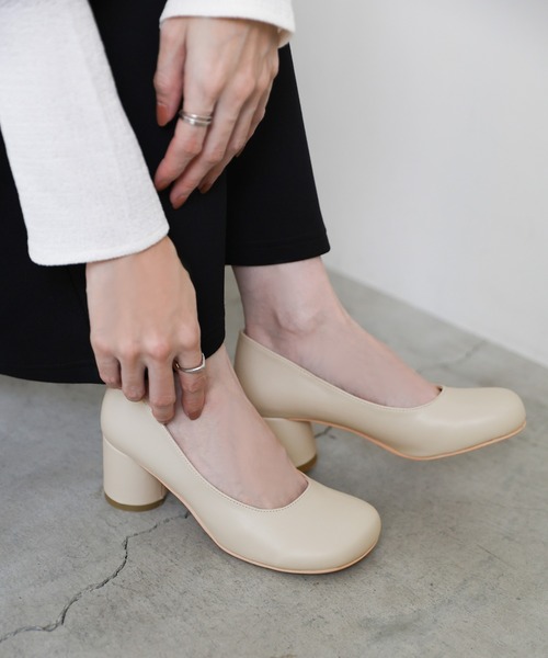 select MOCA（セレクトモカ）の「ラウンドトゥヒールパンプス（パンプス・レディース・ベージュ/ブラック・SMALL/MEDIUM/LARGE）」の2枚目の写真