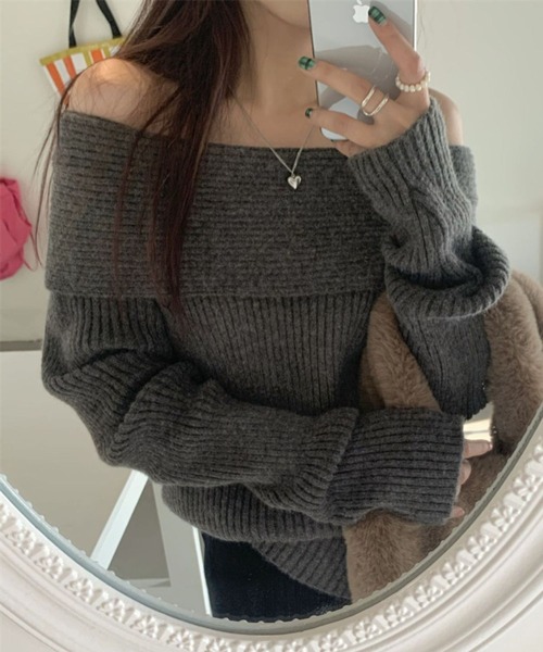 SPIGA(スピーガ)の「オフショルリブニット(ニット/セーター・レディース・ホワイト/ブラック/グレー・FREE)」の4枚目の写真