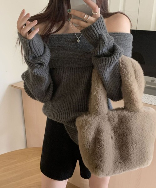 SPIGA(スピーガ)の「オフショルリブニット(ニット/セーター・レディース・ホワイト/ブラック/グレー・FREE)」の5枚目の写真