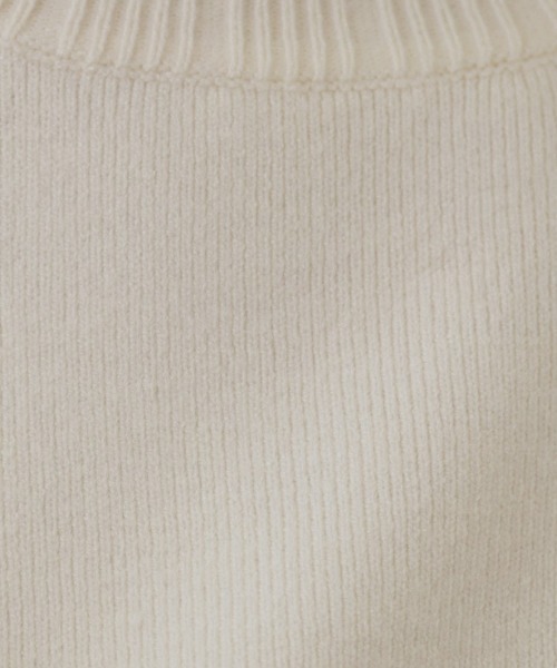 couture brooch（クチュールブローチ）の「◆【プチプラ・もちもちな肌触り】スカラリブデザインパフニット（ニット/セーター・レディース・ブラック/レッド系/サックスブルー/オフホワイト・38/42）」の5枚目の写真