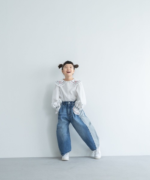 LOWRYS FARM(ローリーズファーム)の「フラワーシシュウブラウス 292570(シャツ/ブラウス・キッズ・オフホワイト/ブルー・110cm/120cm/130cm/140cm/150cm)」の3枚目の写真