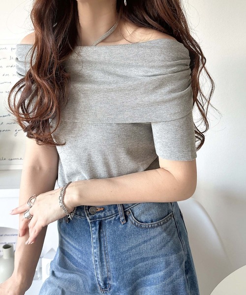 classicalelf(クラシカルエルフ)の「視線を奪う、美デコルテ。華奢見えを叶える、絶妙ドレープが◎ タイ付き五分袖オフショルトップス(Tシャツ/カットソー・レディース・ブラウン/グレイッシュベージュ/ブラック/オフホワイト/杢グレー・X-LARGE/SMALL/MEDIUM/LARGE)」の3枚目の写真