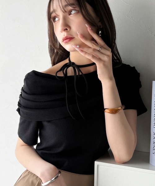 classicalelf(クラシカルエルフ)の「視線を奪う、美デコルテ。華奢見えを叶える、絶妙ドレープが◎ タイ付き五分袖オフショルトップス(Tシャツ/カットソー・レディース・ブラウン/グレイッシュベージュ/ブラック/オフホワイト/杢グレー・X-LARGE/SMALL/MEDIUM/LARGE)」の14枚目の写真