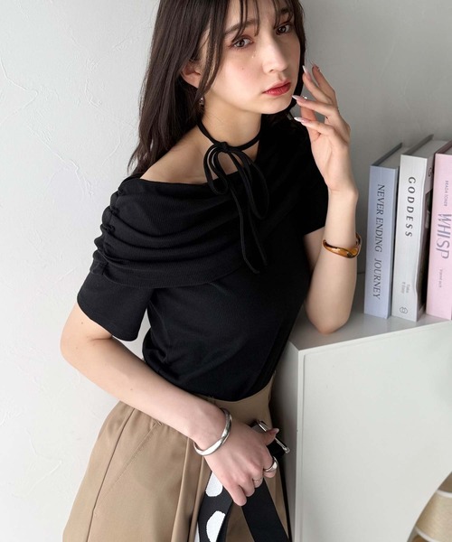 classicalelf(クラシカルエルフ)の「視線を奪う、美デコルテ。華奢見えを叶える、絶妙ドレープが◎ タイ付き五分袖オフショルトップス(Tシャツ/カットソー・レディース・ブラウン/グレイッシュベージュ/ブラック/オフホワイト/杢グレー・X-LARGE/SMALL/MEDIUM/LARGE)」の15枚目の写真