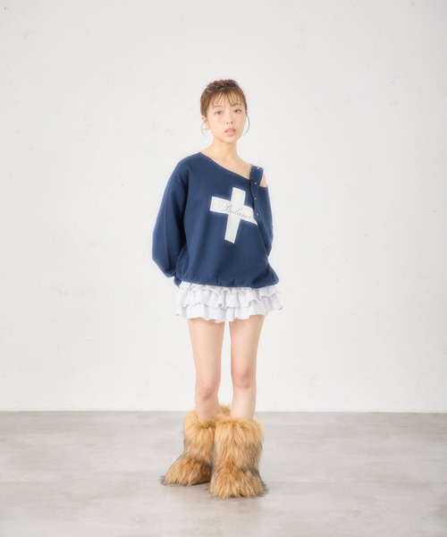 FCMM(エフシーエムエム)の「【日本限定】OFF SHOURDER BELT CREWNECK/オフショルダーベルトクルーネック(スウェット・レディース・ブラウン/グレー/チャコール/ネイビー・SMALL/MEDIUM)」の18枚目の写真