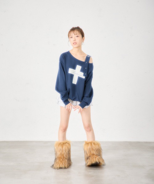 FCMM(エフシーエムエム)の「【日本限定】OFF SHOURDER BELT CREWNECK/オフショルダーベルトクルーネック(スウェット・レディース・ブラウン/グレー/チャコール/ネイビー・SMALL/MEDIUM)」の19枚目の写真