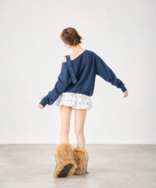 FCMM(エフシーエムエム)の「【日本限定】OFF SHOURDER BELT CREWNECK/オフショルダーベルトクルーネック(スウェット・レディース・ブラウン/グレー/チャコール/ネイビー・SMALL/MEDIUM)」の20枚目の写真