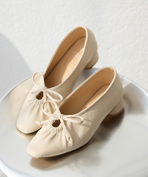 ROPE' PICNIC(ロペピクニック)の「リボンギャザーミドルヒールパンプス(パンプス・レディース・ブラック/キナリ・S/M/L)」の1枚目の写真