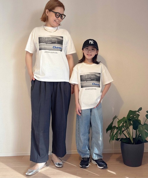 PUAL CE CIN（ピュアルセシン）の「【KIDS】CharmフォトプリントTシャツ（Tシャツ/カットソー・キッズ・オフホワイト/チャコールグレー・MEDIUM）」の5枚目の写真