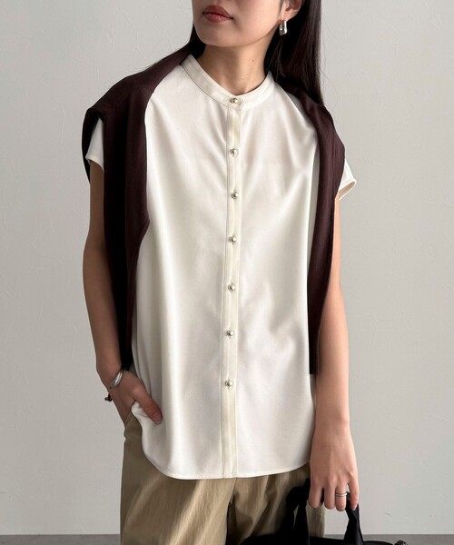 fredy emue（フレディエミュ）の「《セットアップ対応》ジョーゼットフレンチスリーブブラウス（シャツ/ブラウス・レディース・チャコールグレー/ブラック/アイボリー・38）」の5枚目の写真