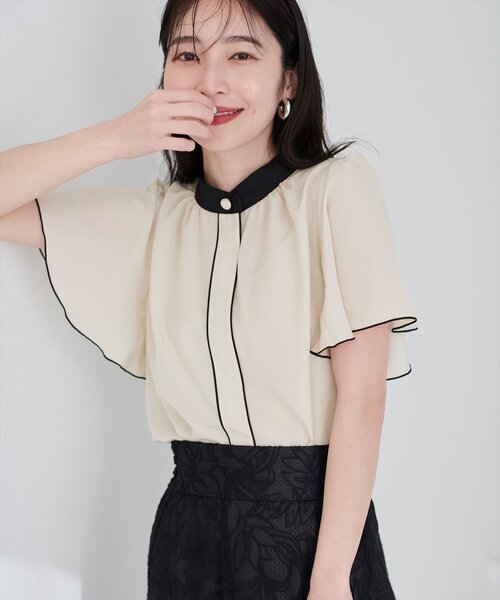 natural couture（ナチュラルクチュール）の「デザイン釦配色フレア袖ブラウス（シャツ/ブラウス・レディース・グレー/オフホワイト/ドット/ネイビー/モカ/ホワイト系その他・FREE）」の10枚目の写真