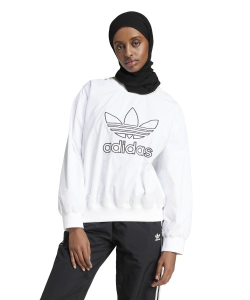 adidas(アディダス)の「adidas Originals ADICOLOR WOVEN NYLON OUTLINE TREFOIL CREW(アディダスオリジナルス アディカラー ウーブンナイロン アウトライントレフォイル クルーネックスウェット)(スウェット・レディース・ホワイト・SMALL/MEDIUM/LARGE)」の1枚目の写真