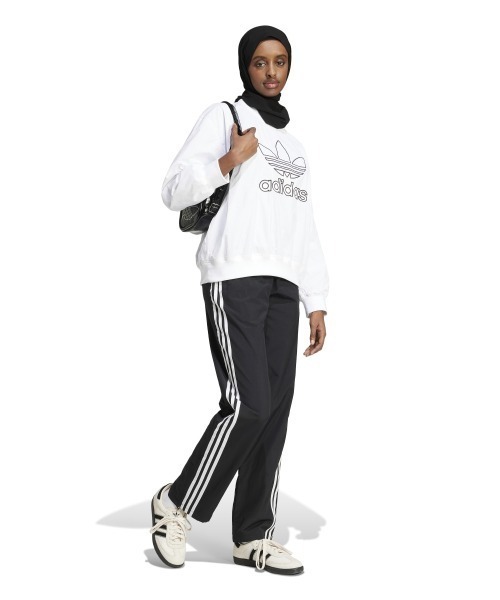 adidas(アディダス)の「adidas Originals ADICOLOR WOVEN NYLON OUTLINE TREFOIL CREW(アディダスオリジナルス アディカラー ウーブンナイロン アウトライントレフォイル クルーネックスウェット)(スウェット・レディース・ホワイト・SMALL/MEDIUM/LARGE)」の4枚目の写真