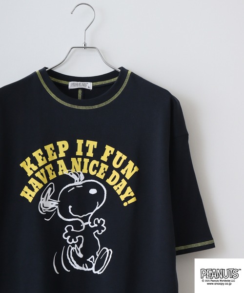 PEANUTS(ピーナッツ)の「PEANUTS ステッチ配色へビーウエイトトロップショルダーTシャツ(Tシャツ/カットソー・メンズ・ネイビー/イエロー/ピンク系・M/L/LL)」の1枚目の写真