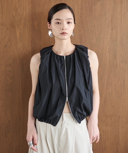 AIC.（エーアイシー）の「ダブルジップドロストノースリトップス（ベスト・レディース・キナリ/ブラック・FREE）」の2枚目の写真