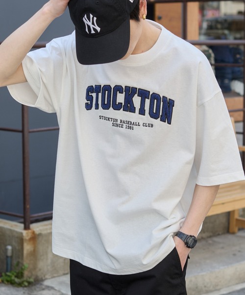 WEGO(ウィゴー)の「WEGO/サガラワッペンロゴBIG T(Tシャツ/カットソー・メンズ・ブラウン/ホワイト/アッシュグレー/ダークグリーン/ブラック・MEDIUM/LARGE)」の3枚目の写真