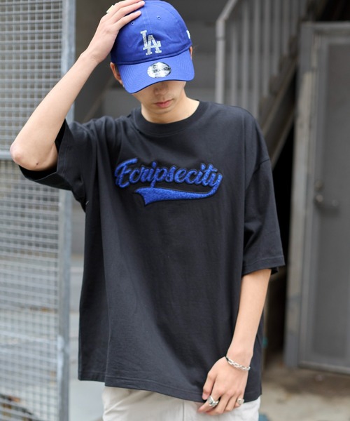 WEGO(ウィゴー)の「WEGO/サガラワッペンロゴBIG T(Tシャツ/カットソー・メンズ・ブラウン/ホワイト/アッシュグレー/ダークグリーン/ブラック・MEDIUM/LARGE)」の1枚目の写真