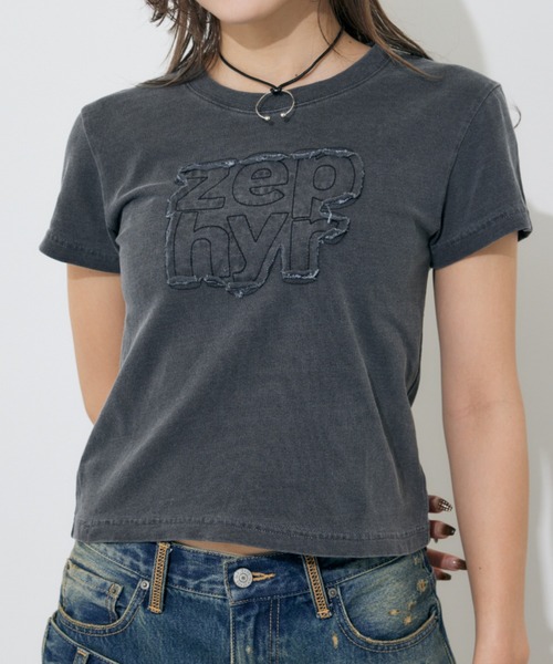 SLY(スライ)の「【限定カラーあり】PATCH LOGO COMPACT T/SH パッチロゴ コンパクト Tシャツ 半袖 夏服(Tシャツ/カットソー・レディース・レッド/ライトブラック/ブルー/カーキ/ライトベージュ・FREE)」の12枚目の写真