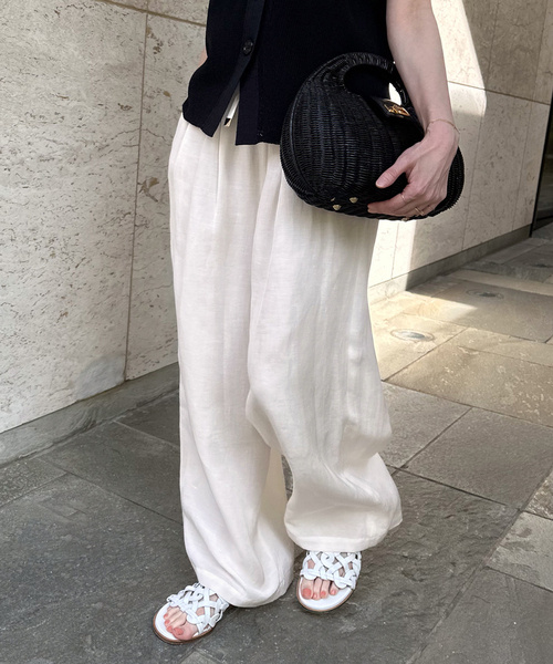 VERMEIL par iena(ヴェルメイユパーイエナ)の「《手洗い可》トリアセリネン リラックスパンツ(その他パンツ・レディース・ブラック/アイボリー・36/38/40)」の6枚目の写真