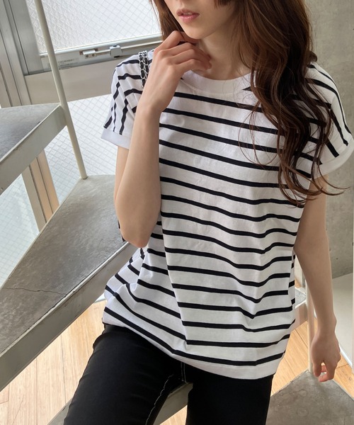 GLAMOROUS JANE(グラマラスジェーン)の「ボーダーフレンチスリーブTシャツ(Tシャツ/カットソー・レディース・ブラック×ホワイト/ホワイト×ブラック/ホワイト×ネイビー・M)」の2枚目の写真