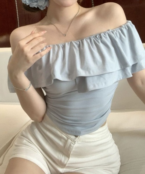 Mejoul(メジュール)の「フリルオフショルコンパクト半袖トップス(Tシャツ/カットソー・レディース・ピンク/ホワイト/ブラック/ブルー・M/S/L)」の1枚目の写真