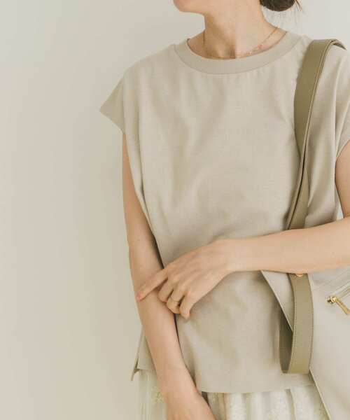 ITEMS URBANRESEARCH（アイテムズ アーバンリサーチ）の「クルーネックノースリTシャツ（Tシャツ/カットソー・レディース・ホワイト/チャコールグレー/ベージュ系その他/ブルー系その他・FREE）」の3枚目の写真